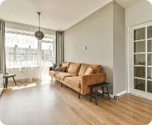 Frisch renoviertes, helles Wohnzimmer